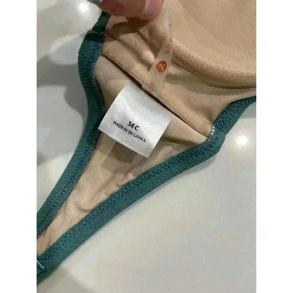 Women’s Shade & Shore Lightly Lined Twist Front Bandeau Style Bikini Top - Picture 6 of 6